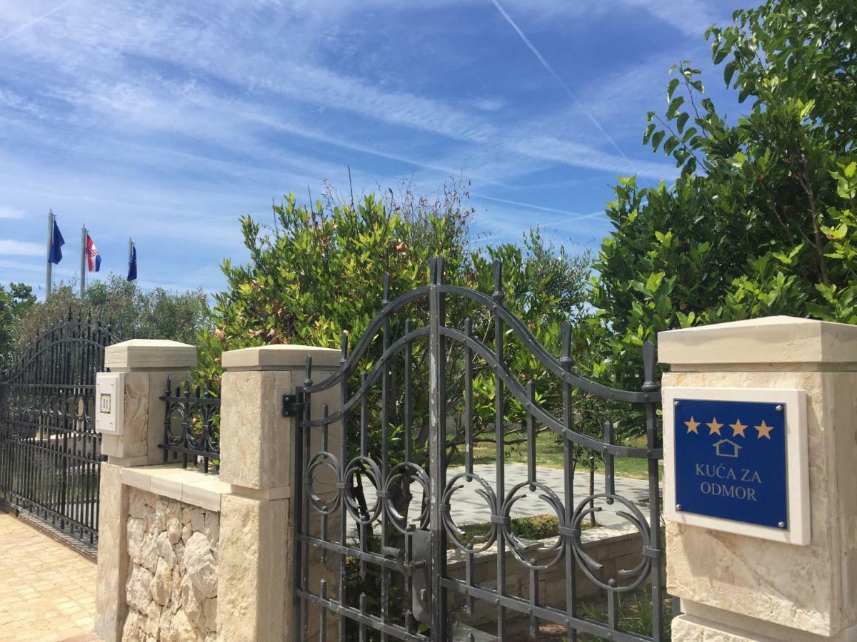 Villa Dabo Новаля Екстериор снимка